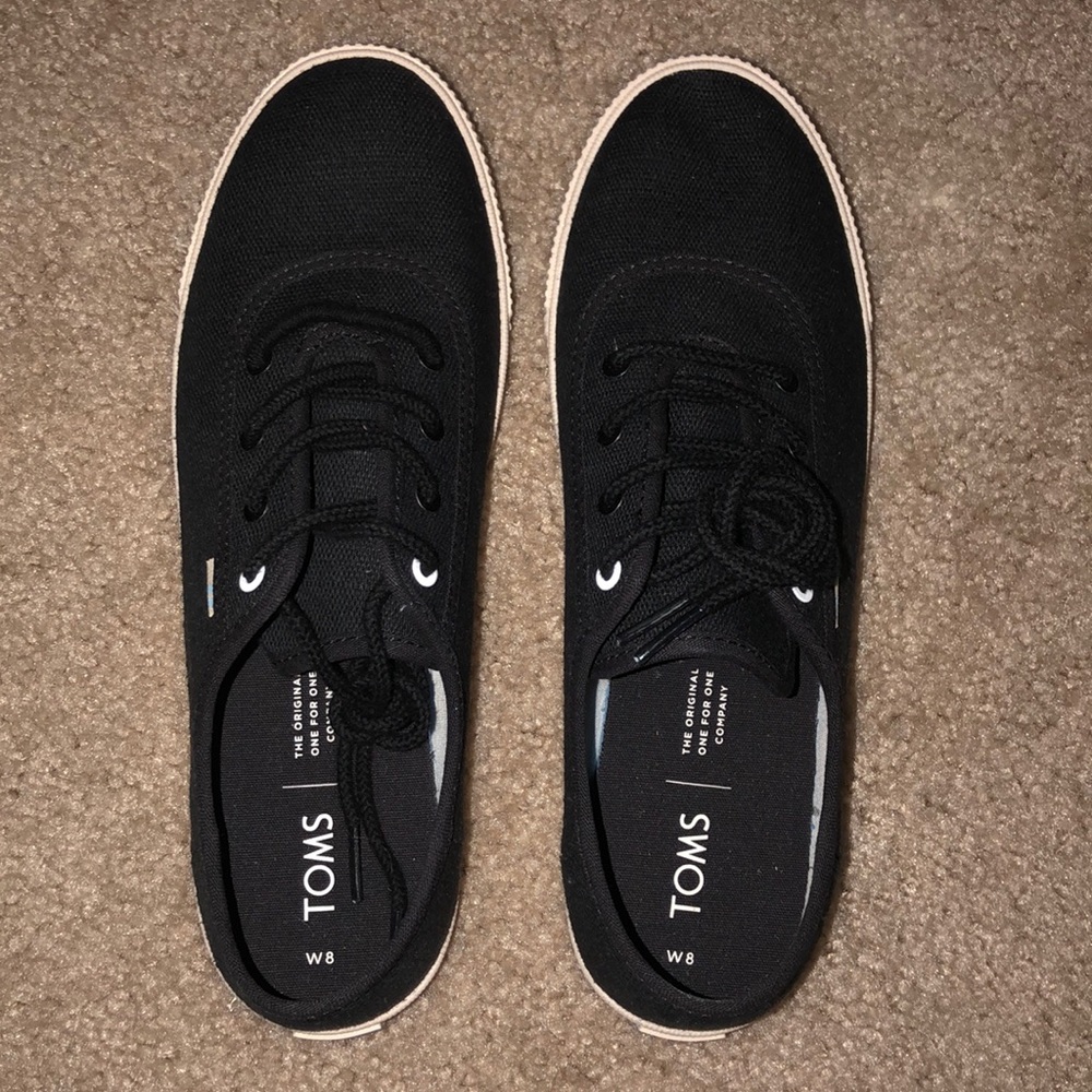 Brand new toms lace up shoes